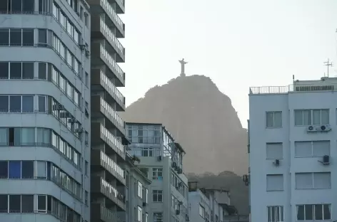 Rio, le Corcovado visible depuis Copacabana - Brésil