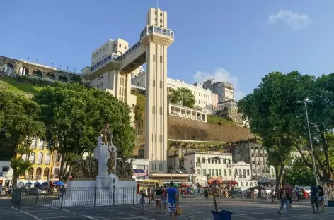 Salvador de Bahia, vue sur l'escalier Art Déco de Lacerda - Brésil - 
