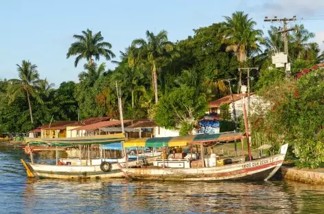 Le port dans le bourg principal sur l'île Boipeba - Brésil