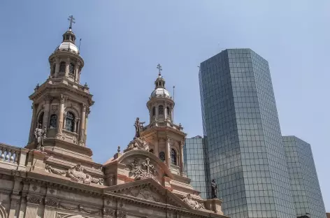 Santiago, contraste architectural - Chili - 