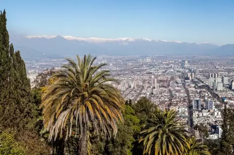 Santiago, vue sur la ville et les Andes depuis la colline San Cristobal - Chili