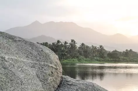 Sierra Nevada de Santa Marta depuis les Caraïbes - Colombie