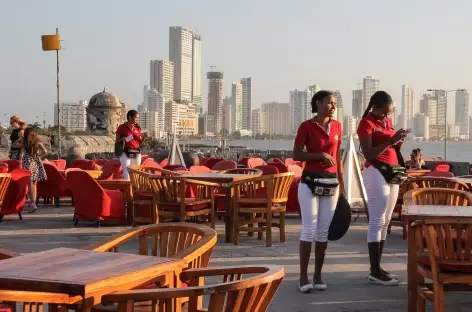 Carthagène, apéro sur les remparts face aux caraïbes - Colombie