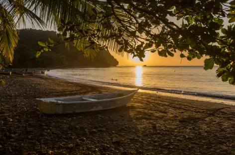 Coucher de soleil sur une plage du parc Marino Ballena - Costa Rica - 