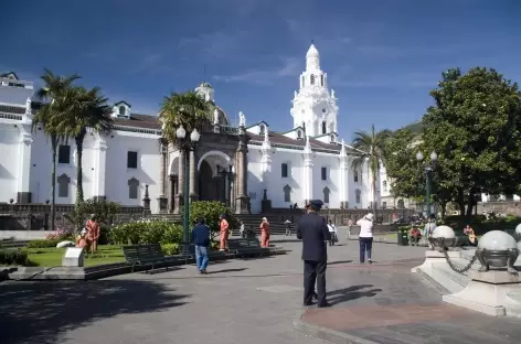 Quito, la place Santo Domingo - Equateur