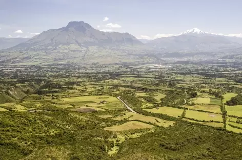 Vue sur les volcans Cayambe et Imbabura depuis Cuicocha - Equateur