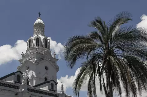 Quito, entre palmiers et église coloniale - Equateur