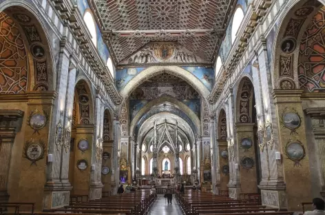 Quito, intérieur d'une église baroque - Equateur