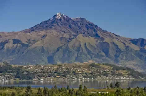 Paysage autour d'Otavalo avec le volcan Imbabura - Equateur - 