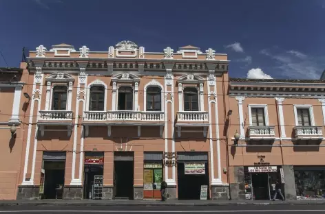 Façade colorée à Quito - Equateur