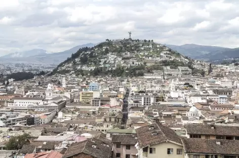 Quito, le Panecillo depuis la cathédrale - Equateur