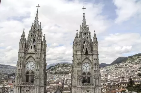 Quito, la cathédrale et le Panecillo - Equateur