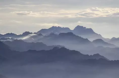 Depuis le sommet du Cayambe, vue sur les cordillères tropicales - Equateur