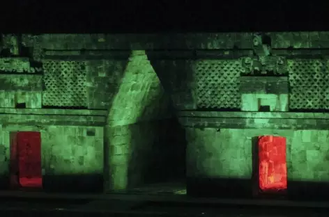  Spectacle son et lumière sur le site d’Uxmal - Mexique
