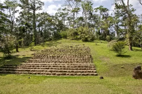 Sur le site Olmèque de Takalik Abaj - Guatemala