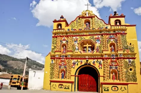 L'église colorée de San Andres Xecul - Guatemala