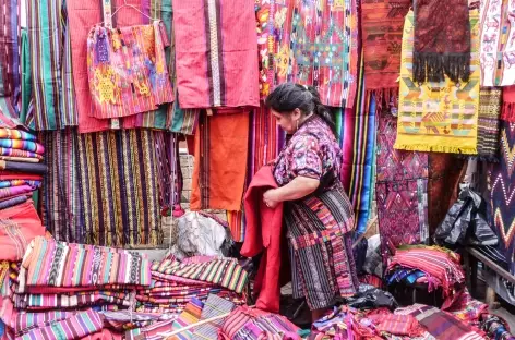 Etale de textiles colorés - Guatemala - 