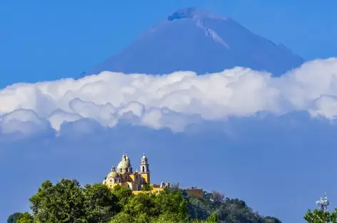Notre-Dame des Remèdes avec le volcan Popocatepetl_Cholula_Mexique
