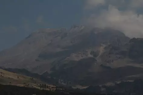Marche entre l'Iztaccihuatl et le Popocatepetl