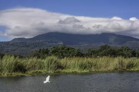 Le volcan Mombacho et le lac Nicaragua - Nicaragua