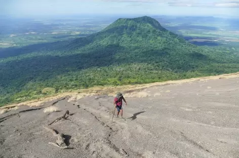 Au cours de l'ascension du volcan San Cristobal