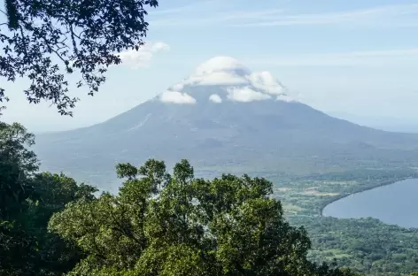 Vue sur le  volcan Concepcion depuis le volcan Maderas