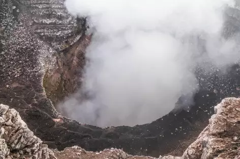 Intérieur du cratère du volcan Masaya
