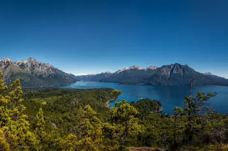 Vue aérienne du point de vue du Cerro Llao Llao à Circuito Chico - Bariloche, Patagonia, Argentine - 