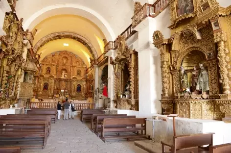 Une église coloniale dans le canyon de Colca - Pérou