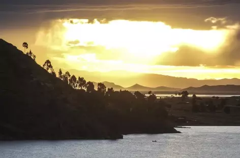 Coucher de soleil sur le lac Titicaca - Pérou