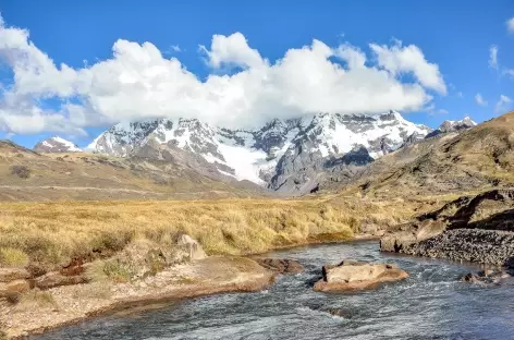 Dans la vallée d'Upis face à l'Ausangate - Pérou