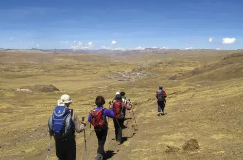 Descente finale vers le village de Phinaya - Pérou