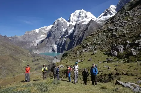 Descente vers la lagune Carhuacocha - Pérou