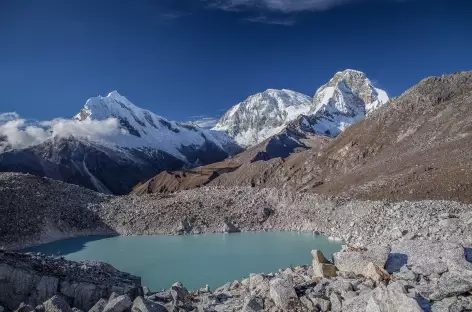 Vue sur les Huascaran Nord (6655 m) et Sud (6768 m) et le Chopicalqui (6354 m) - Pérou