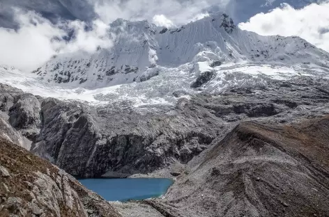 La lagune 69 dominée par le Chacraraju (6112 m) - Pérou