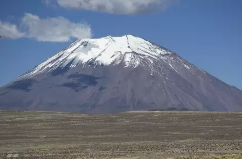 Le volcan Misti sur la route entre Arequipa et Chivay - Pérou - 