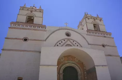 Une église coloniale dans le canyon de Colca - Pérou