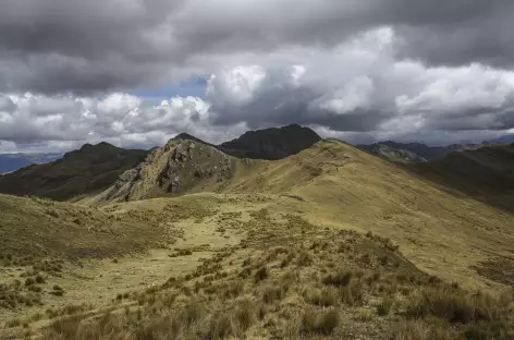 Sur la fabuleuse crête de Yaino. Repérez le marcheur !