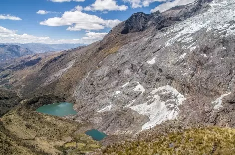 Petis lacs au pied du Nevado Contrahierbas (6036 m) - Pérou