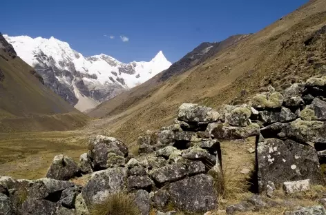 Marche dans la quebrada Alpamayo - Pérou