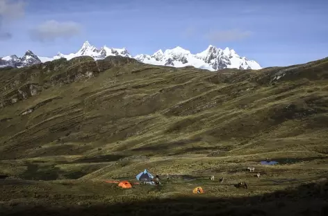 Notre camp en contrebas de la crête de Yaino