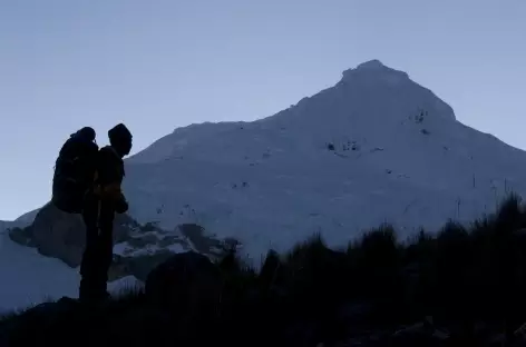 L'aube se lève sur le Tocclaraju (6034 m) - Pérou