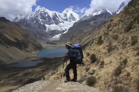 Pause face aux lagunes Jahuacocha - Cordillère Huayhuash - Pérou