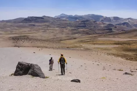 Descente vers la pampa Aquenta - Pérou