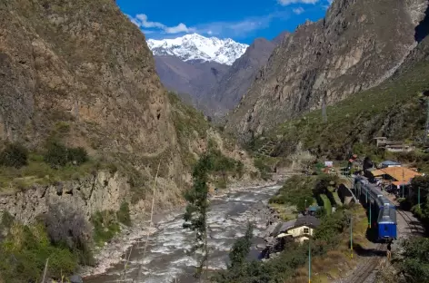 En train dans la vallée de l'Urubamba - Pérou