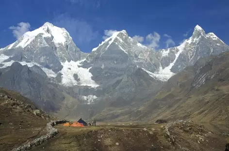 Camp au bord de la lagune Carhuacocha - Pérou