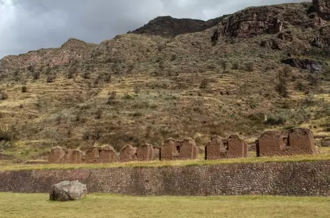 Trek > col de Pukamarca (4060 m) > Huchuy Qosqo > Lamay (2940 m). Route > Pisac (2980 m)