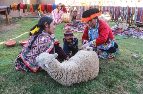 Rencontre dans le village de Patabamba - Pérou