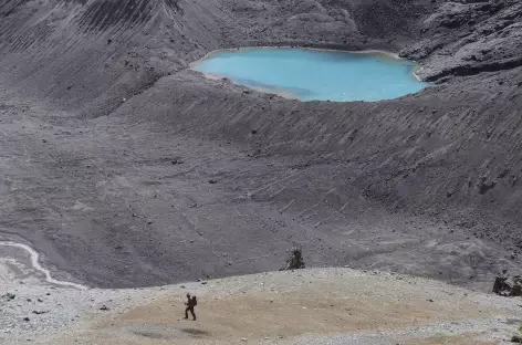 Montée au-dessus de la lagune Osjollo Ananta - Pérou