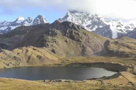 Descente vers la lagune Comercocha - Pérou